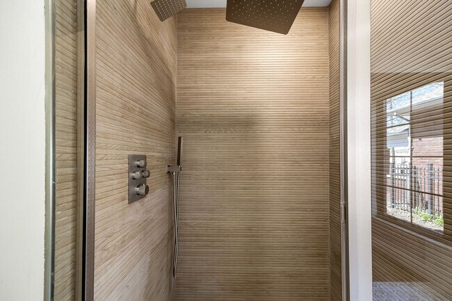 Building Photo - Thiel on 9th