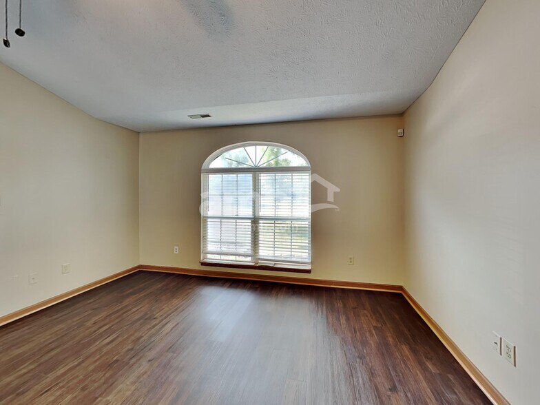 Building Photo - 1399 Palm Ct