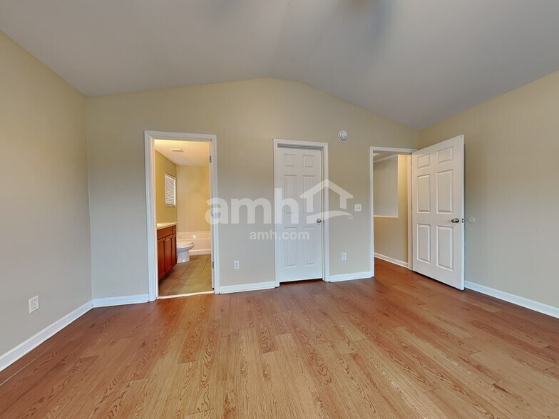 Building Photo - 116 Spring Lakes Dr