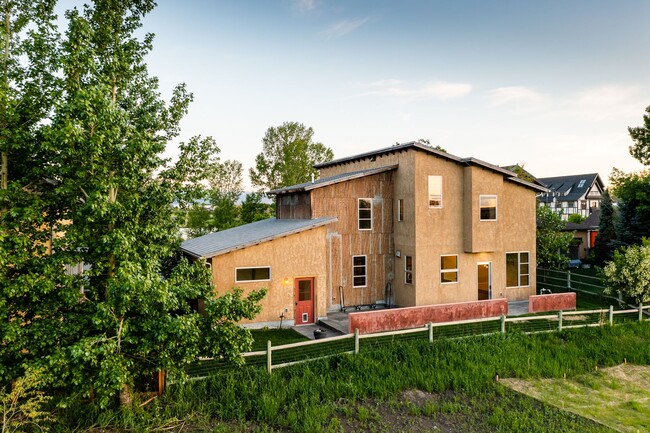 Building Photo - Fully Loaded North Bozeman Home for Lease!