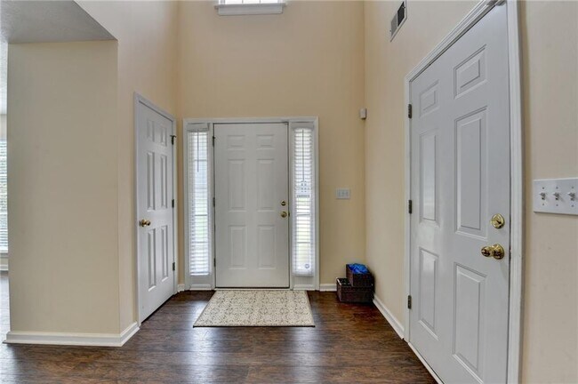 Building Photo - 3380 McClure Woods Dr