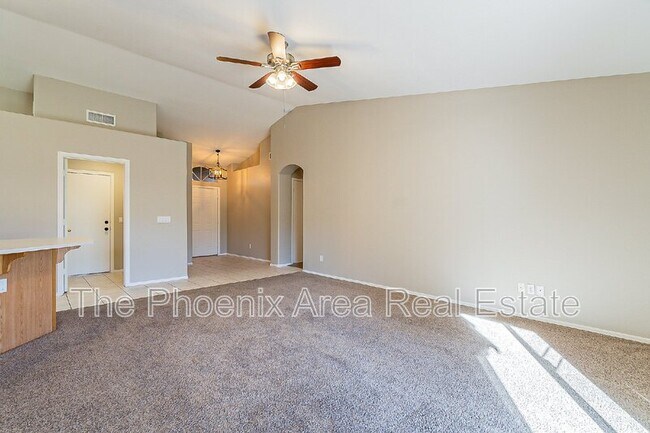 Building Photo - 251 W Windsor Dr