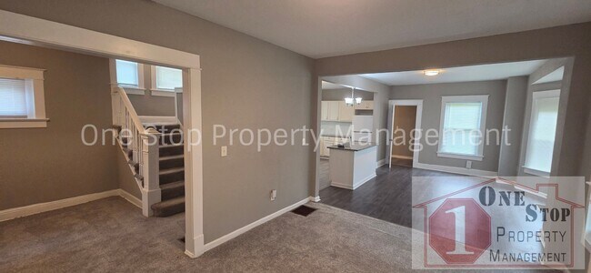 Building Photo - Beautiful 3 Bedroom 2 Bathroom in Kansas City!