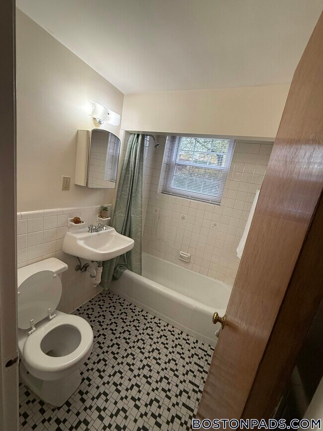 Building Photo - 12 Brattle Dr