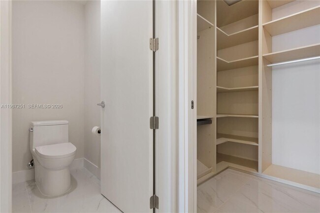 Building Photo - 700 NE 24th St