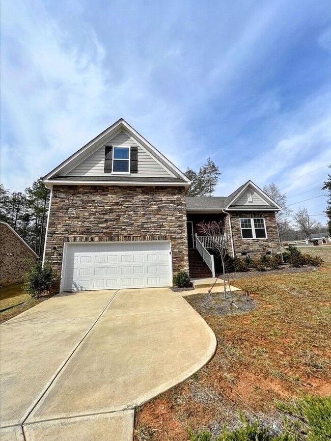 Building Photo - 8149 Long Island Rd