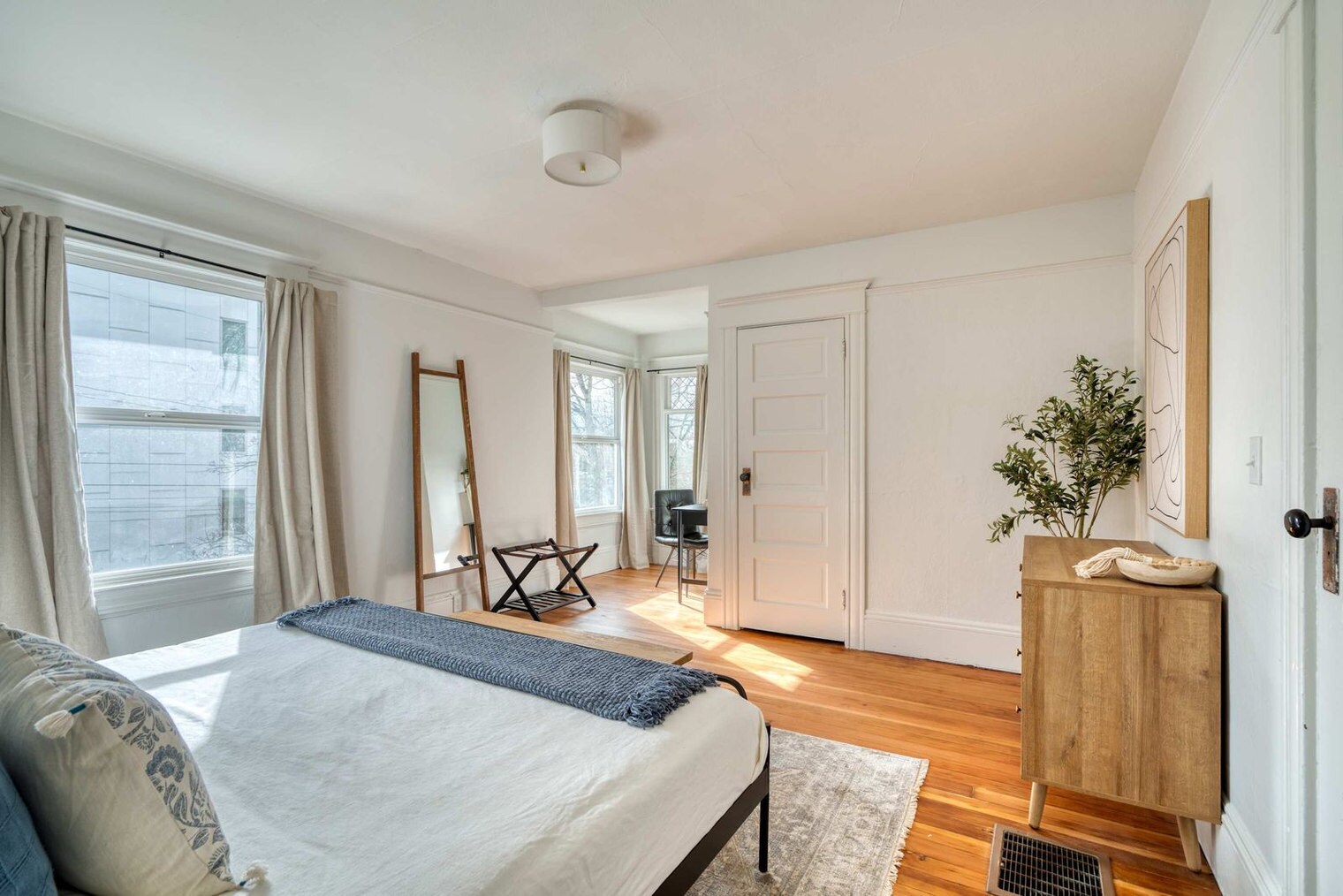 Building Photo - 1032-1036 Southeast 12th Avenue-SI ID1309849P