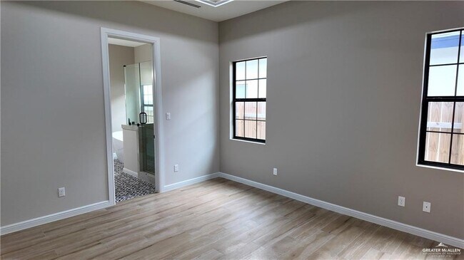 Building Photo - 33 Baylor Ave