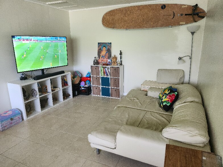 Building Photo - 305 3rd St