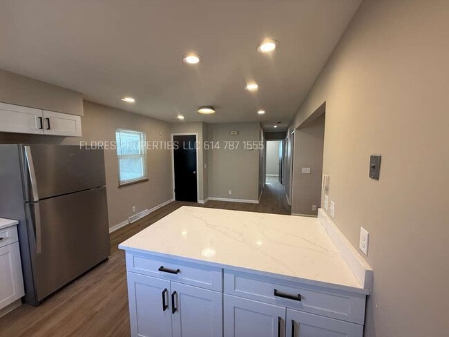 Building Photo - 4406 Glenmawr Ave