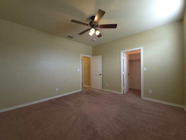 Building Photo - BEAUTIFUL and SPACIOUS 3-bedroom, 2-bathro...