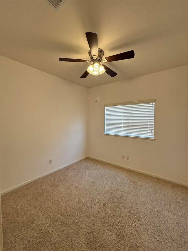 Building Photo - 87 N Helm Ave