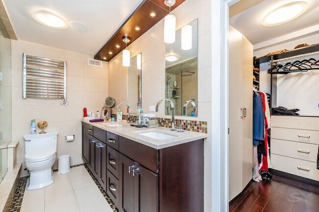 Building Photo - 2800 N Lake Shore Dr