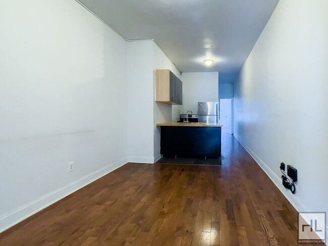 Building Photo - Bushwick Brooklyn / Spacious 2-Bed 1-Bath ...