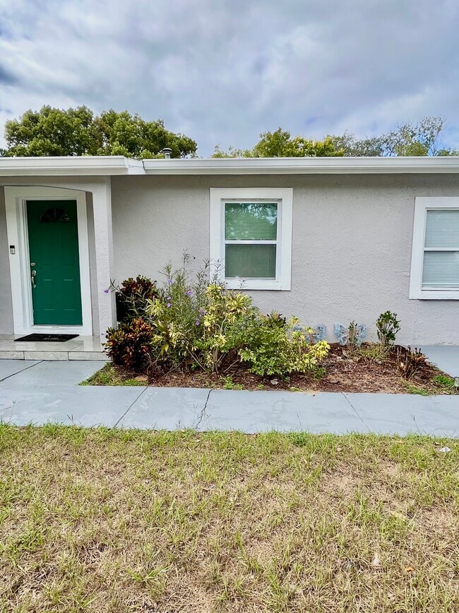 Building Photo - 4243 Deltona Blvd