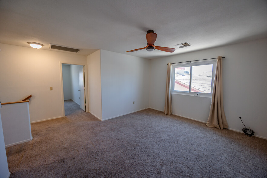 Building Photo - 1421 W Camino Ct
