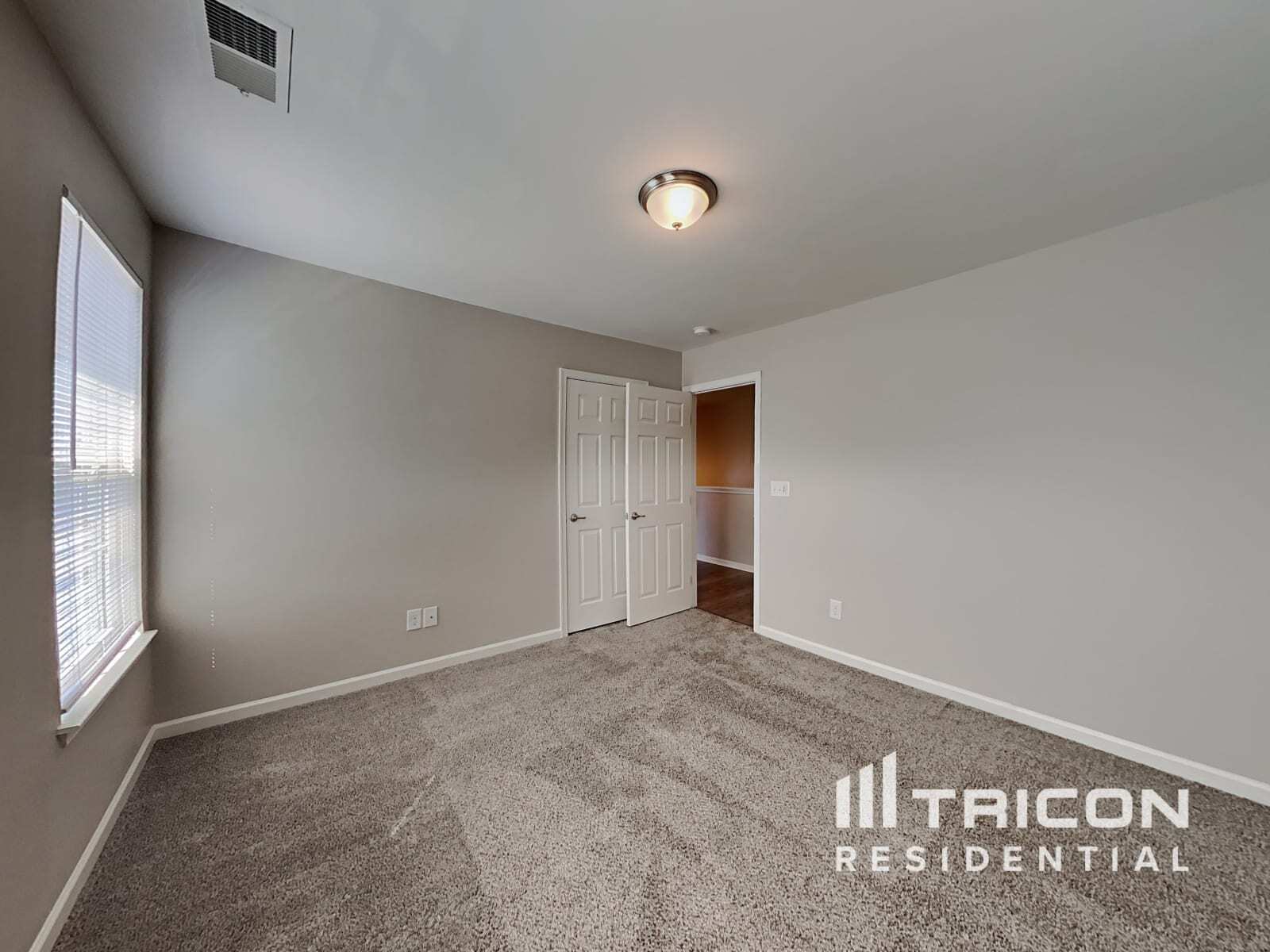 Building Photo - 240 Chesterbrook Ln