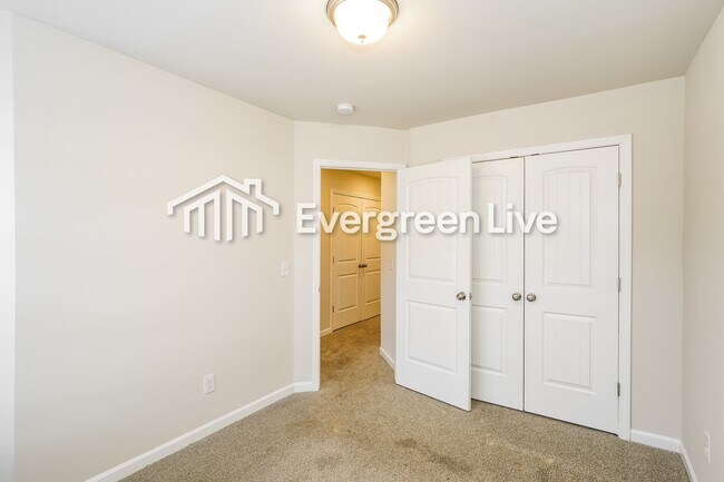 Building Photo - 921 Hamilton Cross Dr