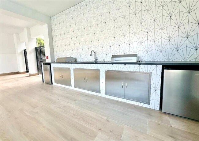 Building Photo - 1621 S Dixie Hwy