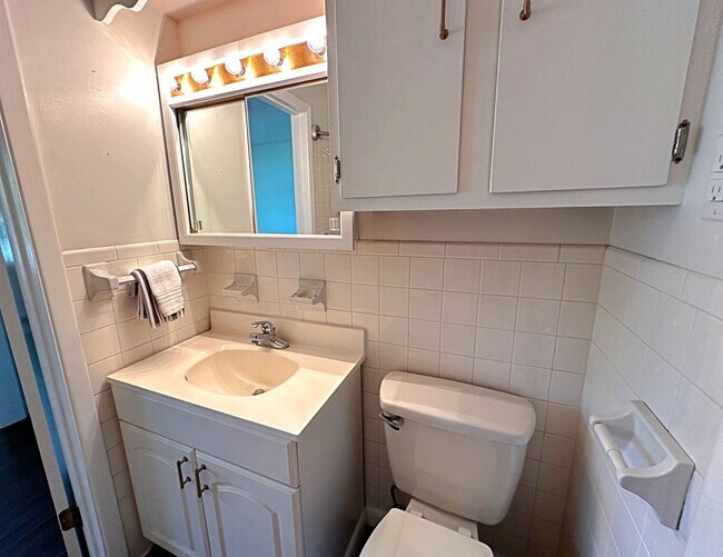 Building Photo - Alcoa City Duplex