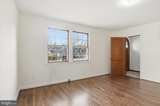 Building Photo - 904 N Ivy St