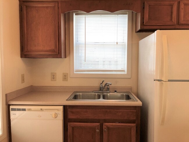 Building Photo - Great Bungalow in 28409! 2 Bed / 2 Bath