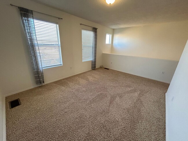 Building Photo - Move-In Special! $100 Off Per Month | 5 be...