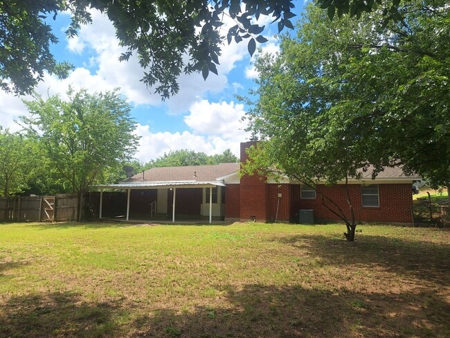 Building Photo - 6005 Barry Dr