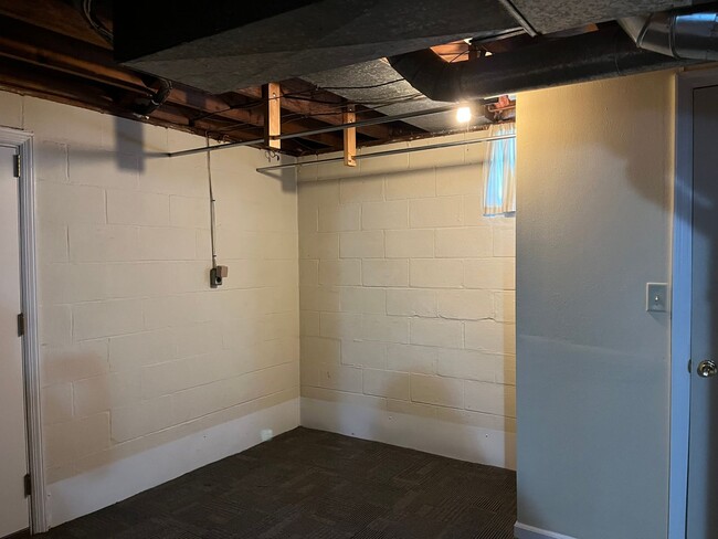 Building Photo - NORWOOD - 2 bed/1.5 bath with 1 car garage. Fenced yard