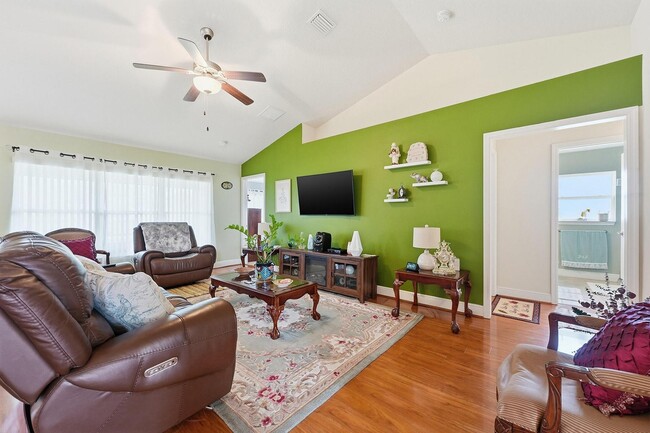 Building Photo - 5923 NW Brianna Ct