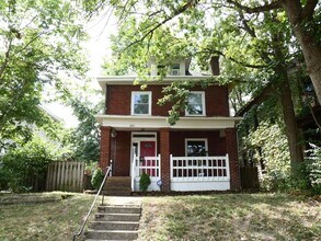 Building Photo - Central Campus OSU Single Family House!