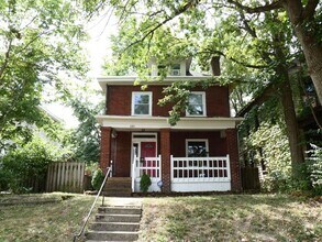Building Photo - Central Campus OSU Single Family House!