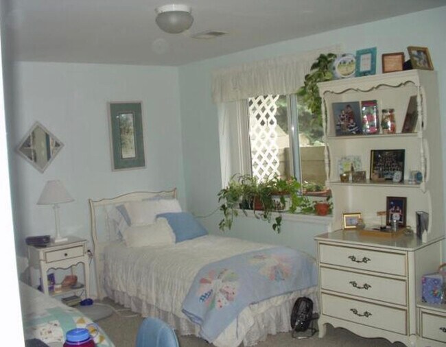 Bedroom - 2254 Eastwood Dr