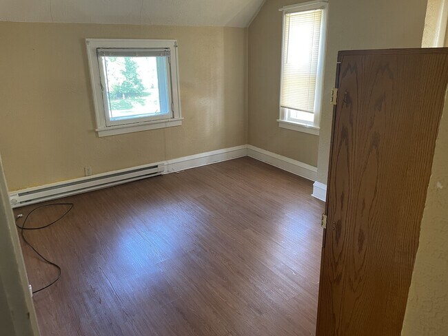 Building Photo - Rost Duplex