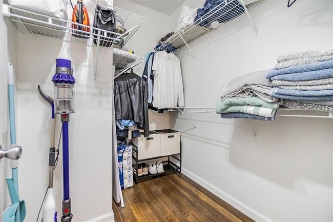 Building Photo - 501 Knights Run Ave