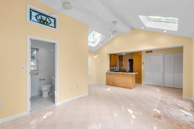 Building Photo - 3 Bed 3 Bath - Kensington Craftsman - Move In Ready