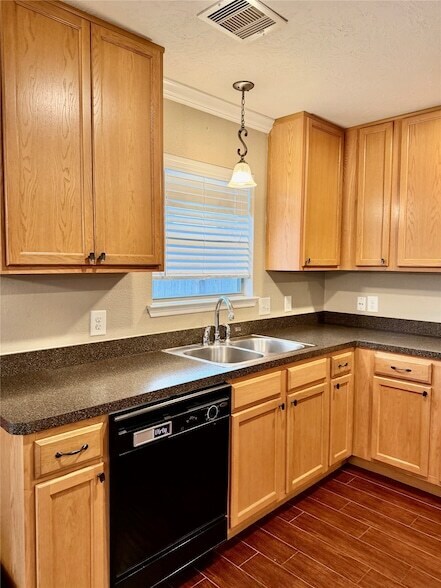 Building Photo - 16010 Limestone Lake Dr