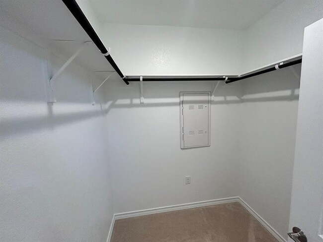 Building Photo - 1608 Purple Martin Dr