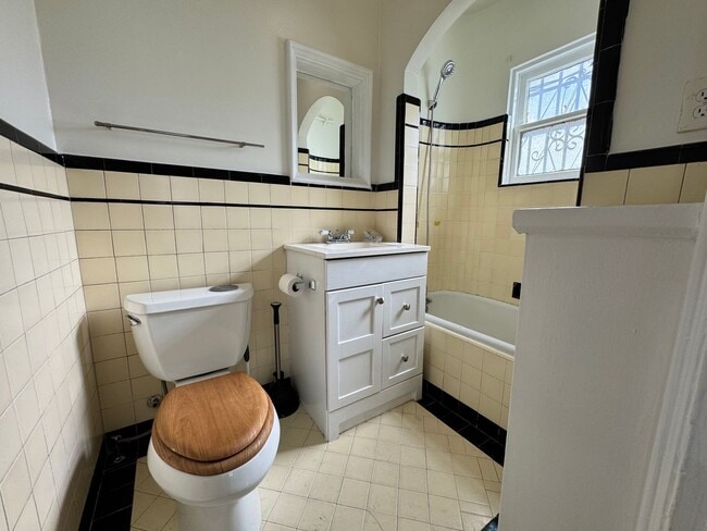 Building Photo - Two Bedroom Front House near Westside Village