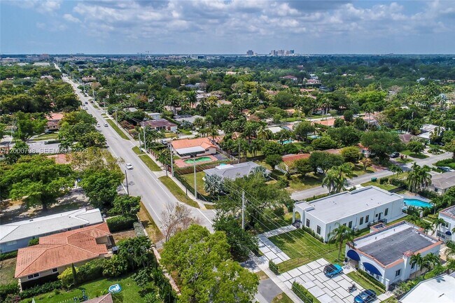 Building Photo - 5126 SW 57th Ave