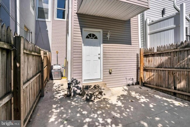 Building Photo - 2636 Manton St