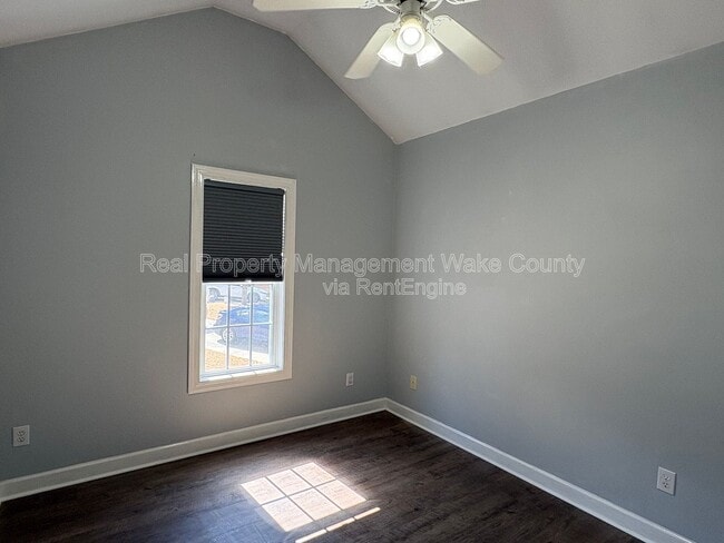 Building Photo - 828 Shackleton Rd