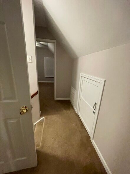 Hallways - 9224 Robin Rd