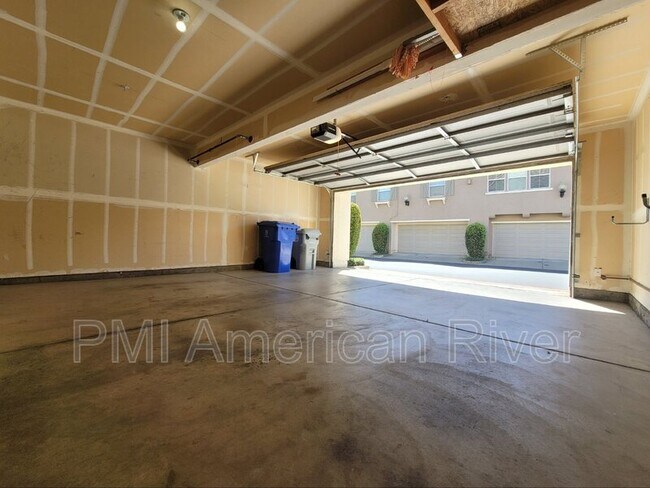 Building Photo - 3304 Esplanade Cir