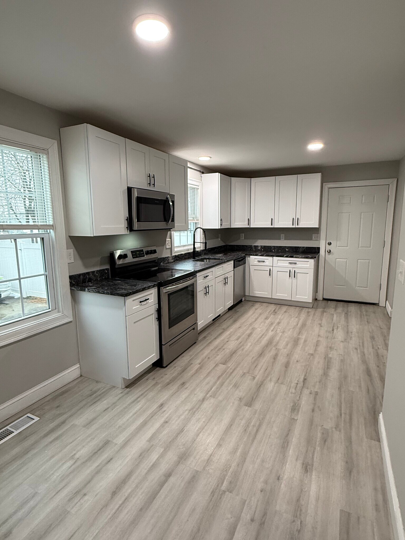 Building Photo - 25 Denison St