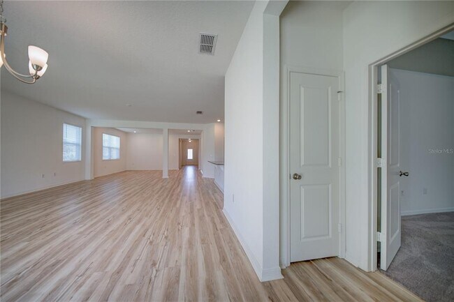 Building Photo - 16300 Winding Preserve Cir