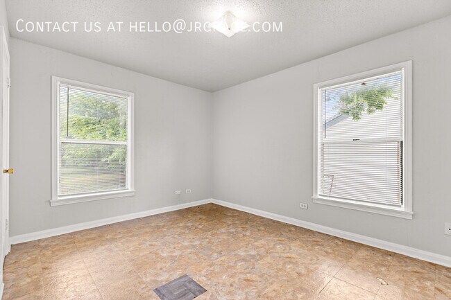 Building Photo - 3616 Live Oak Ave