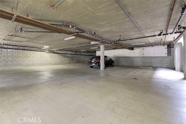 Building Photo - 635 E Angeleno Ave