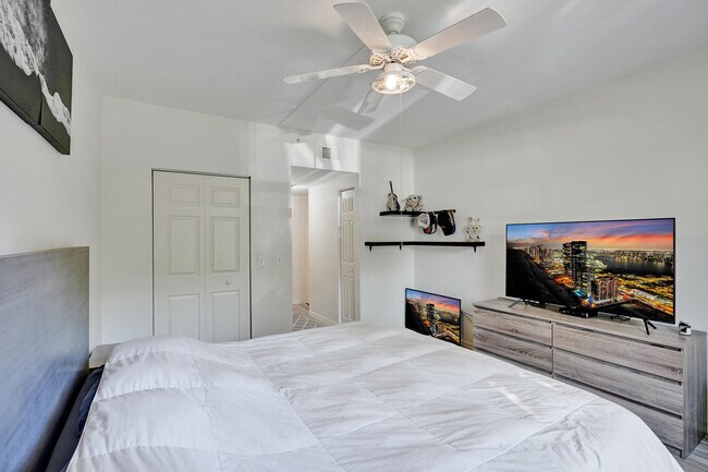 Building Photo - 2113 Tuscany Way