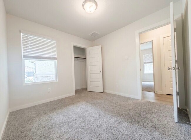 Building Photo - 5549 Madden Ln